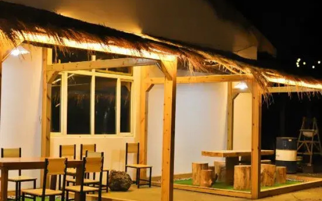 Linzhong Xiaoyuan Homestay