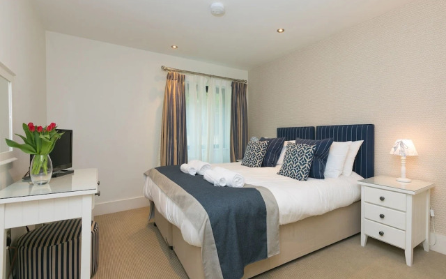 Peninsula Apartment 2