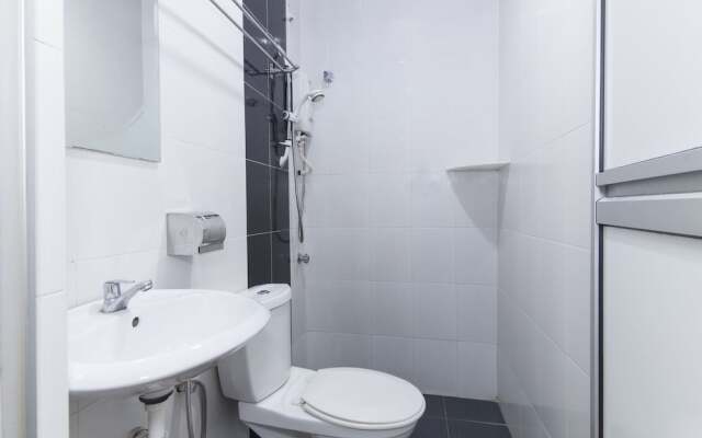 OYO 445 Charisma Hotel