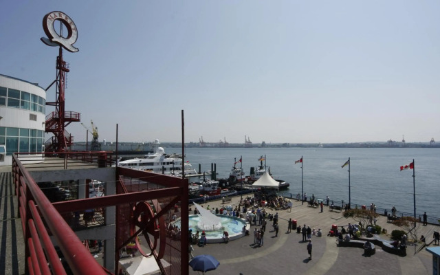 Lonsdale Quay Hotel