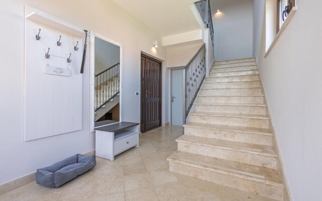 Amazing Home in Bale With Wifi and 4 Bedrooms