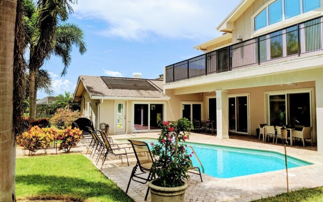 Palm River Estate - Five Bedroom Home