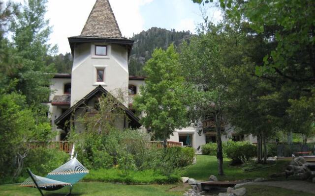 GetAways at Olympic Village Inn