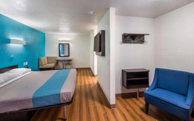 Motel 6 Dallas - Irving DFW Airport East