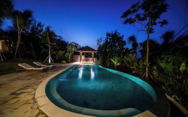 Luxury 4 Bedroom Bella Vista Villa