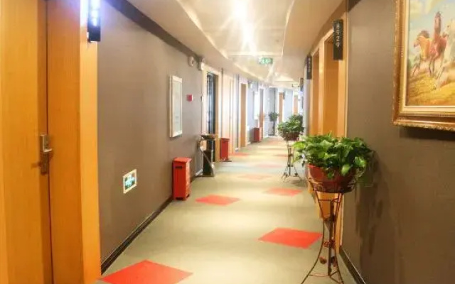Thank Inn Chain Hotel (Zhengzhou Zhongyuan Futa Metro Station)