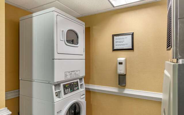 Quality Inn Fayetteville near Historic Downtown Square