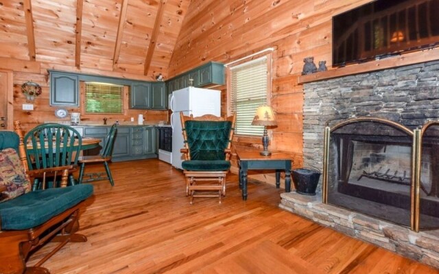 Creekside 2 Bedroom Cabin by RedAwning