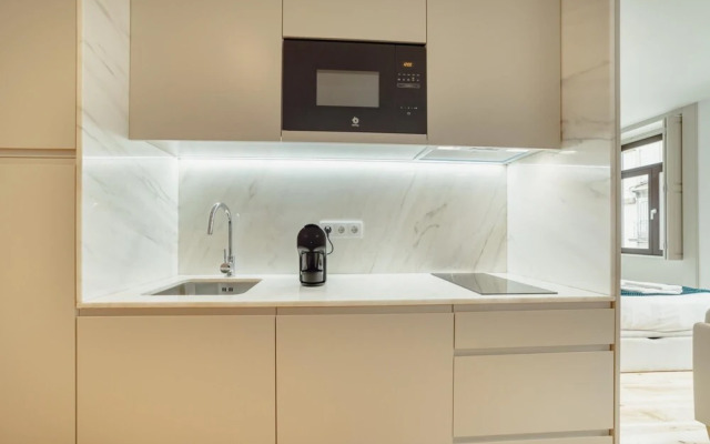 Legacy Oporto Design Apartment F by Vacationy