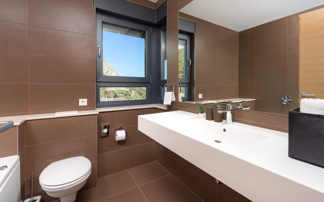 Last Minute Offer,heated Infinity Pool,sea and Mountain View,