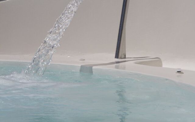 Byzantio Beach Suites & Wellness