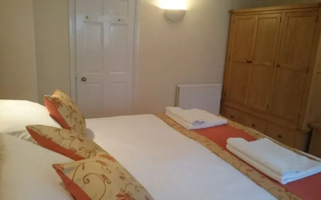 Mayville House Apartment