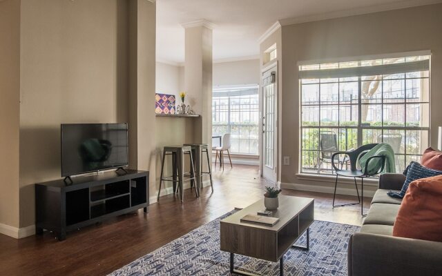 Modern Downtown Apartments by Frontdesk