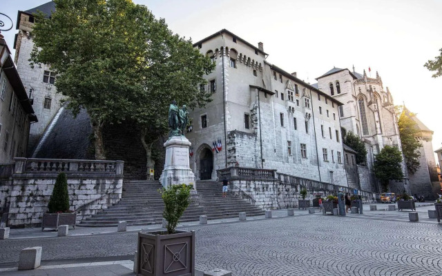 Kyriad Chambery Centre Curial