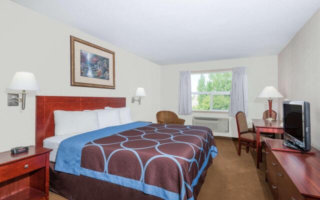 Super 8 by Wyndham Red Deer City Centre