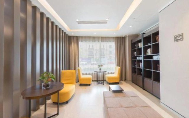 Seasonal Collection Hotel (Shanghai Zhoupu Wanda Plaza)
