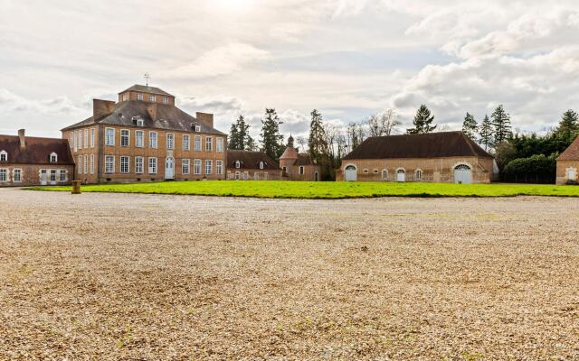 Guest room in a lavish castle in Allier