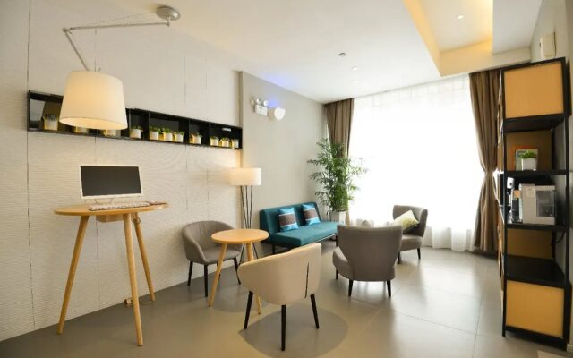 Ease Hotel (Shenzhen Pinghu Huanancheng, Dahuanggong Commercial Center)
