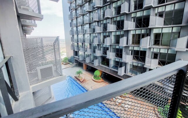 Best Deal And Homey 1Br Apartment Carstensz Residence