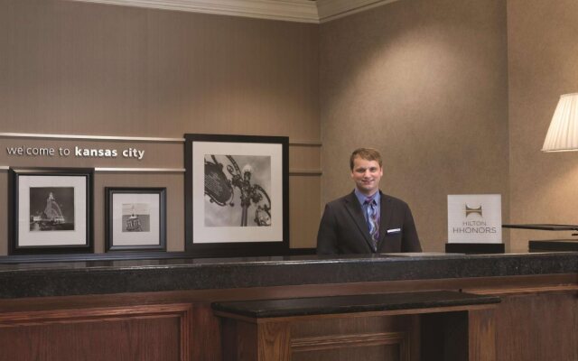 Hampton Inn & Suites Kansas City-Country Club Plaza