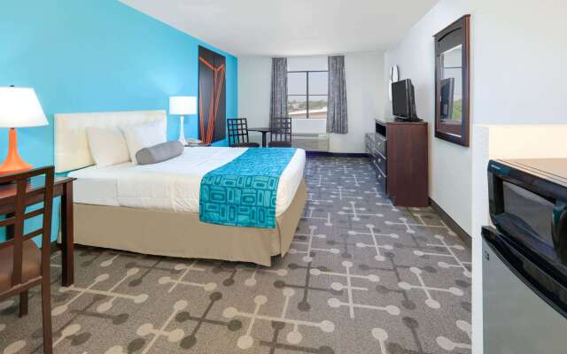 Howard Johnson by Wyndham Lubbock TX