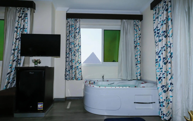 Pyramid Edge Hotel & Exclusive Pyramids View Rooftop