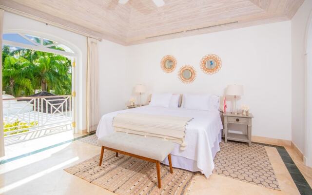 Old Trees 7 - Bella Vista by Blue Sky Luxury