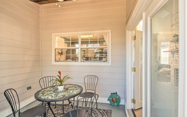 Pet-friendly A-frame Retreat Near Dtwn + Beaches!