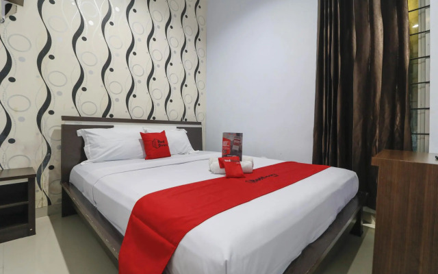 RedDoorz Near Mall Ratu Indah