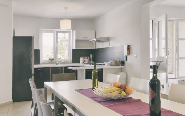 Luxurious Villa with Sauna & Hot Tub in Žminj
