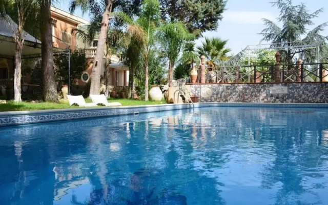 Casa Rubino - Confortevole Casa con Ampio Spazio Esterno e Piscina Privata