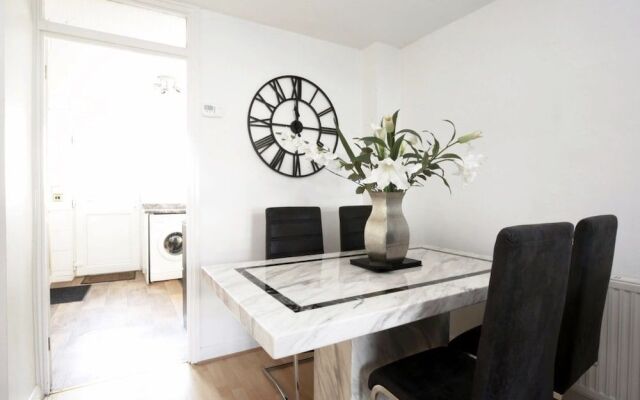 Arma Short Stays - Turner Close