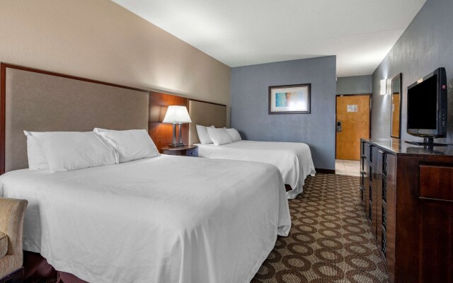 Econo Lodge Inn & Suites