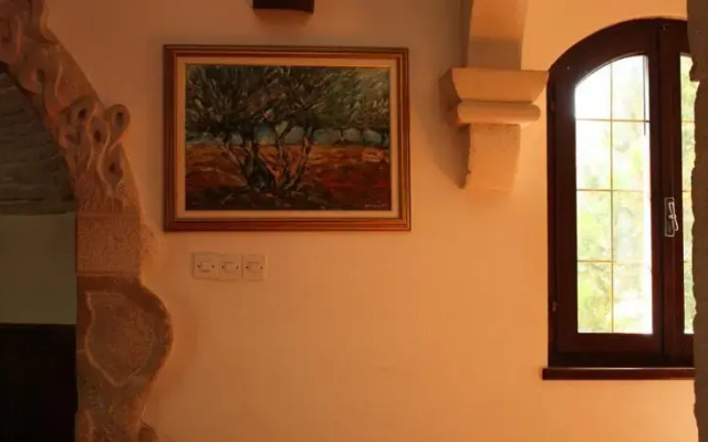 Holiday Home Natural Art House