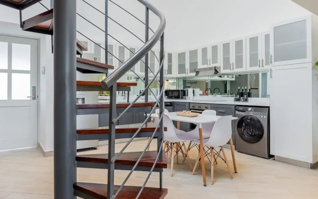 w Elegant 3BR With Modern Terrace in Panama