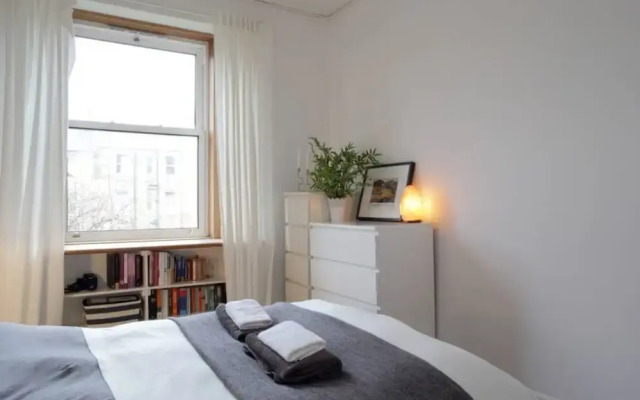 2 Bedroom Flat Near City Centre