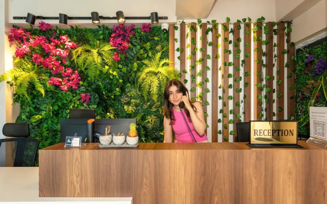 Hilltown Airport Hotel