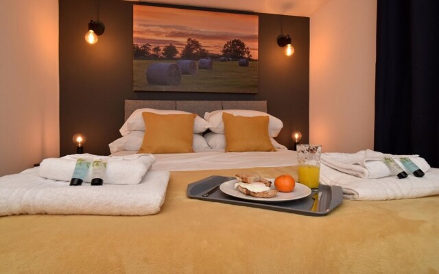 Bollin Suite - Chester Road Apartments by Premier Serviced Accommodation
