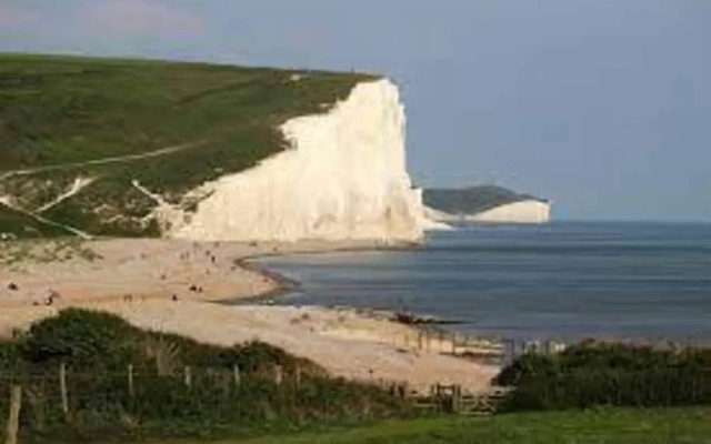 Inviting 5-bed House in Eastbourne