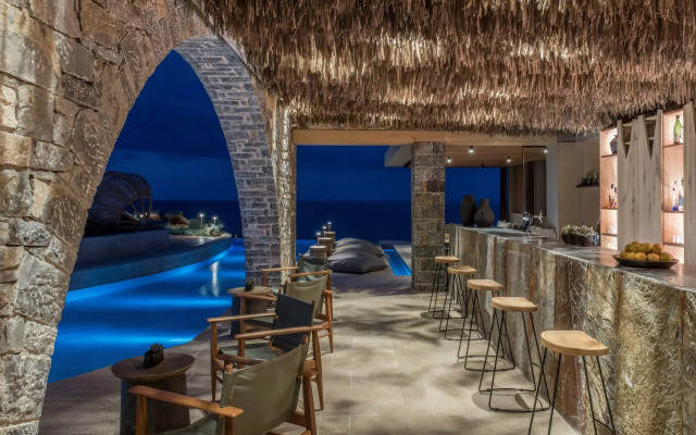 Acro Wellness Suites - Adults Only