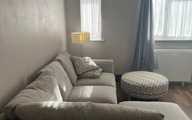 Beautiful 2-bed House in Grays