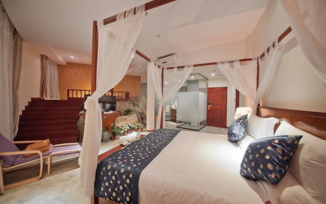 Guilin Crystal Crescent Moon Hotel