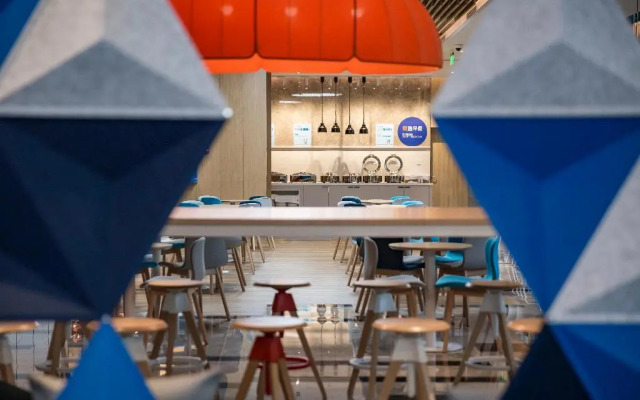 Holiday Inn Express Shanghai Kangqiao by IHG