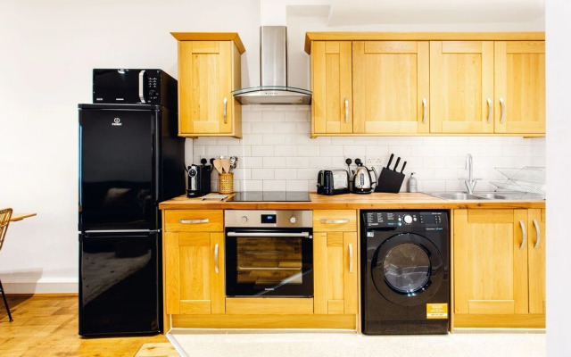 2 Bed Apartment Right on Trafalgar Square
