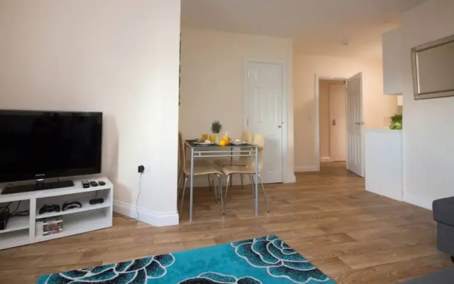 Stayzo Castle Point 18 Apartments - Premier Lodge