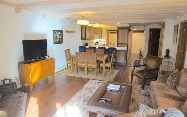 Beautiful Remodeled 2-bedroom Condo