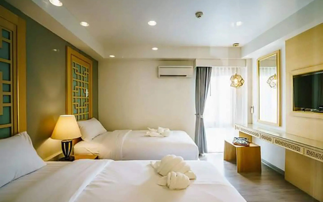 Moon Dragon Hotel