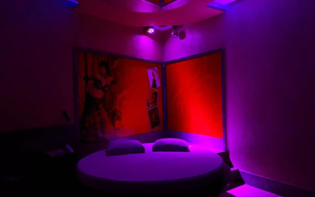 Motel Emoções (Adults Only)