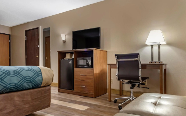 Econo Lodge Hays I-70