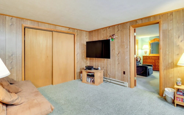 Lake Access & Decks: Pet-friendly Poconos Cabin!